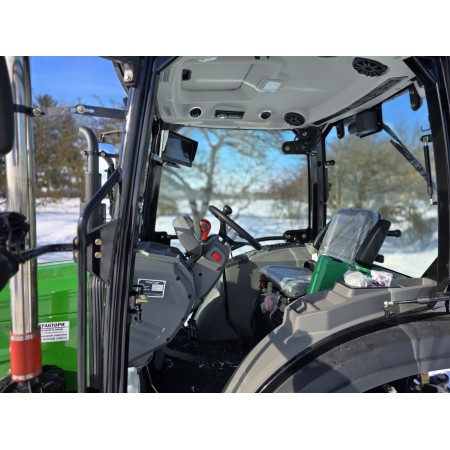 Трактор Terra Force 554LUX Pro із просторою кабіною, 50 к.с, 4х4, кондиціонер, Євронавіска на гаках з сергою